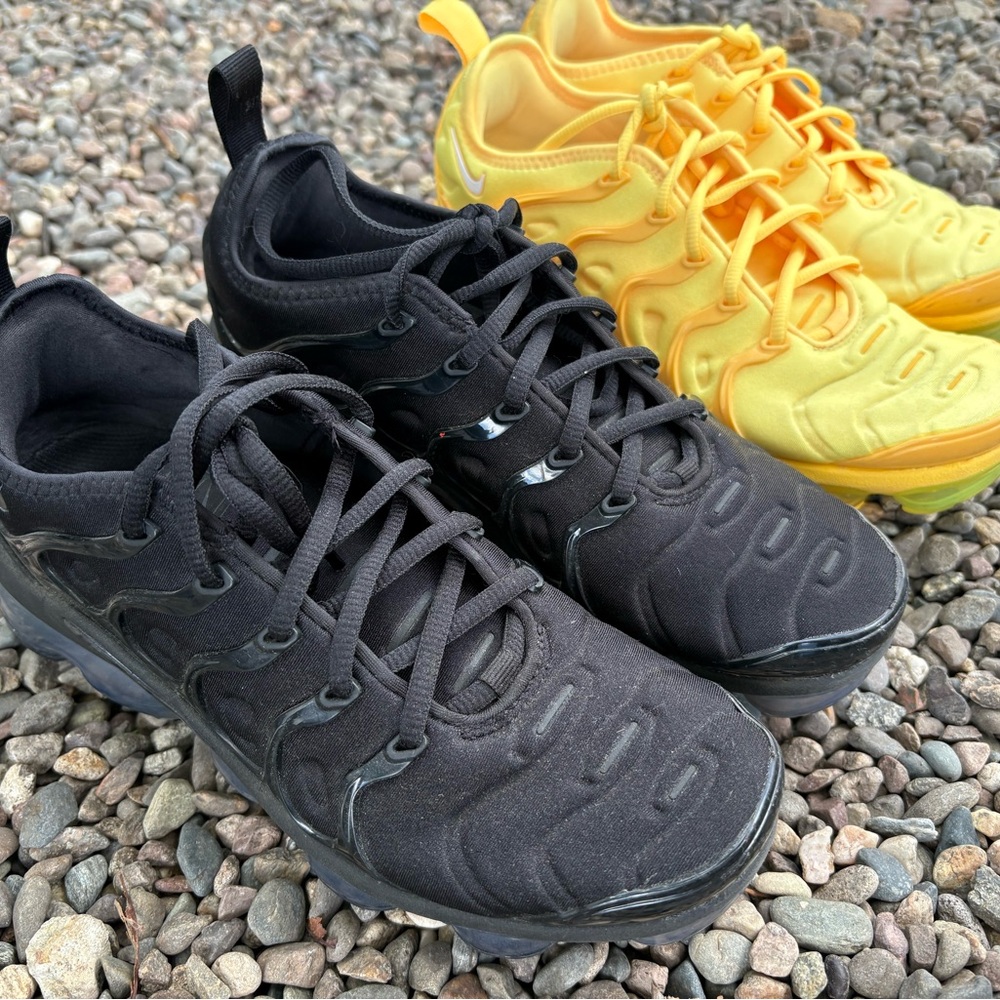 NikeVaporMax Air Bundle Men's 6 or Women’s 7.5 Black and Yellow Sneakers
